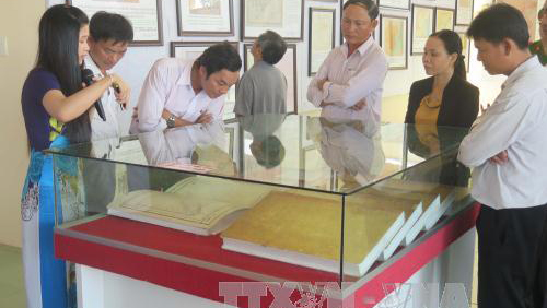 Evalúan la exposición sobre soberanía marítima de Vietnam en las localidades